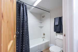 Full bath with shower / tub combo with curtain and toilet