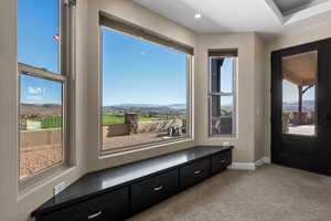 Unfurnished room with a mountain view and light carpet