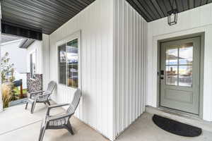 Nice, relaxing front porch