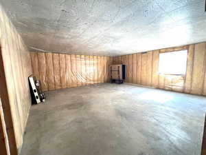 14'x14' bonus room for theatre, storage or mancave.
