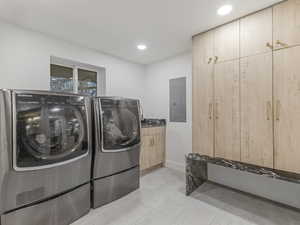 Laundry/mudroom off kitchen with door to garage