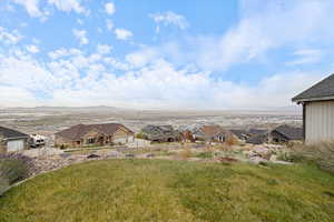 View of yard with a mountain view and a residential view