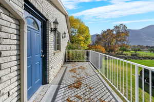 Balcony featuring a mountain view