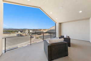 Balcony featuring a mountain view