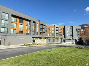 View of apartment building / complex