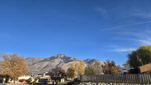View of mountain backdrop, cult-a-sac