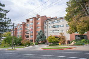 View of apartment building / complex