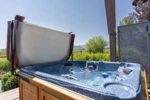 Exterior view of a jacuzzi and mountains
