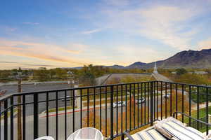 Balcony featuring a mountain view