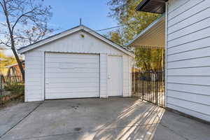 Detached garage with driveway