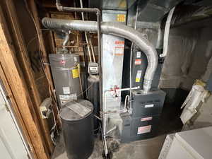 Utility room with heating unit and water heater
