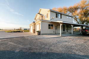 View of front facade with driveway