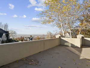 Large balcony off front room.