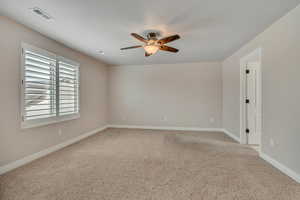 Unfurnished room featuring light carpet and ceiling fan