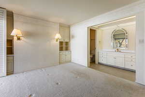 Primary en suite bathroom