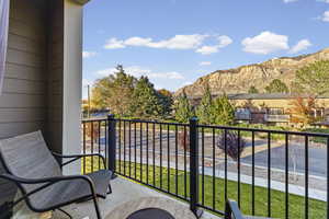 Balcony featuring a mountain view