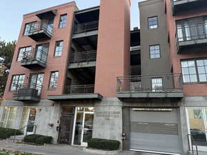 View of apartment building / complex