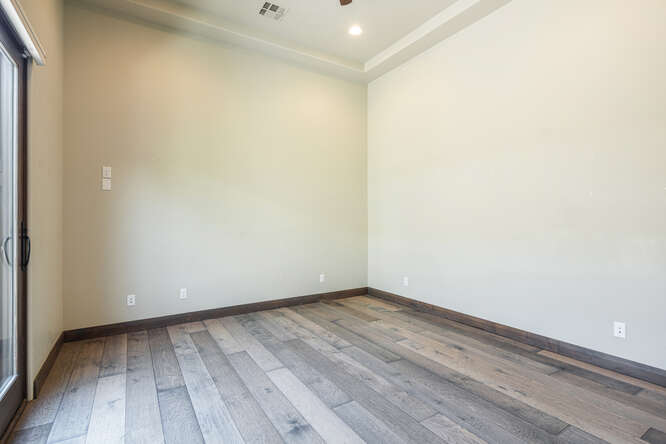 office or could be a bedroom as well.