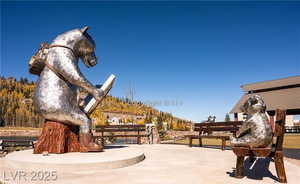 Surrounding community with a pergola