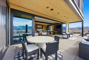 View of patio / terrace with outdoor dining space