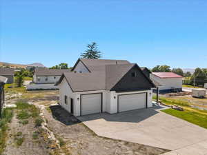 View of front of home featuring driveway, roof with shingles, and a mountain view