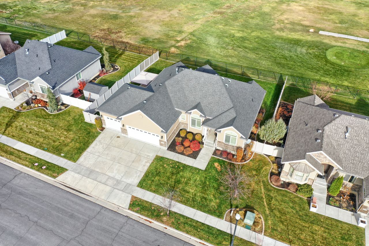 Aerial view of property and surrounding area
