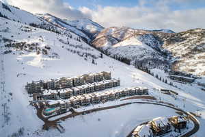 Snowy aerial view featuring a mountain view