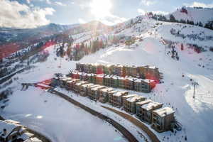 Snowy aerial view with a mountain view