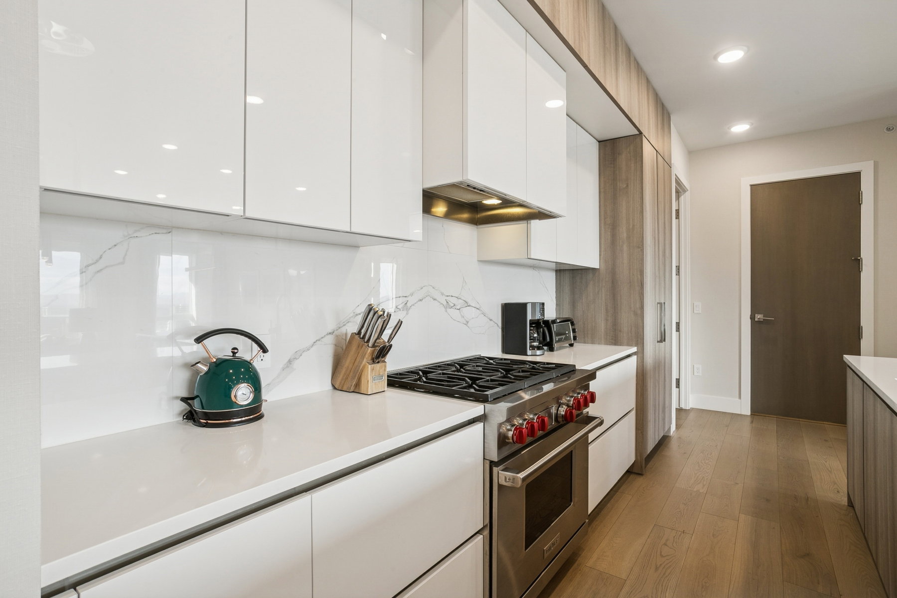 Kitchen with white cabinets, premium stove, modern cabinets, dark wood-style floors, and recessed lighting