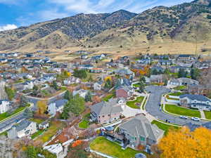 View of property location featuring nearby suburban area and mountains