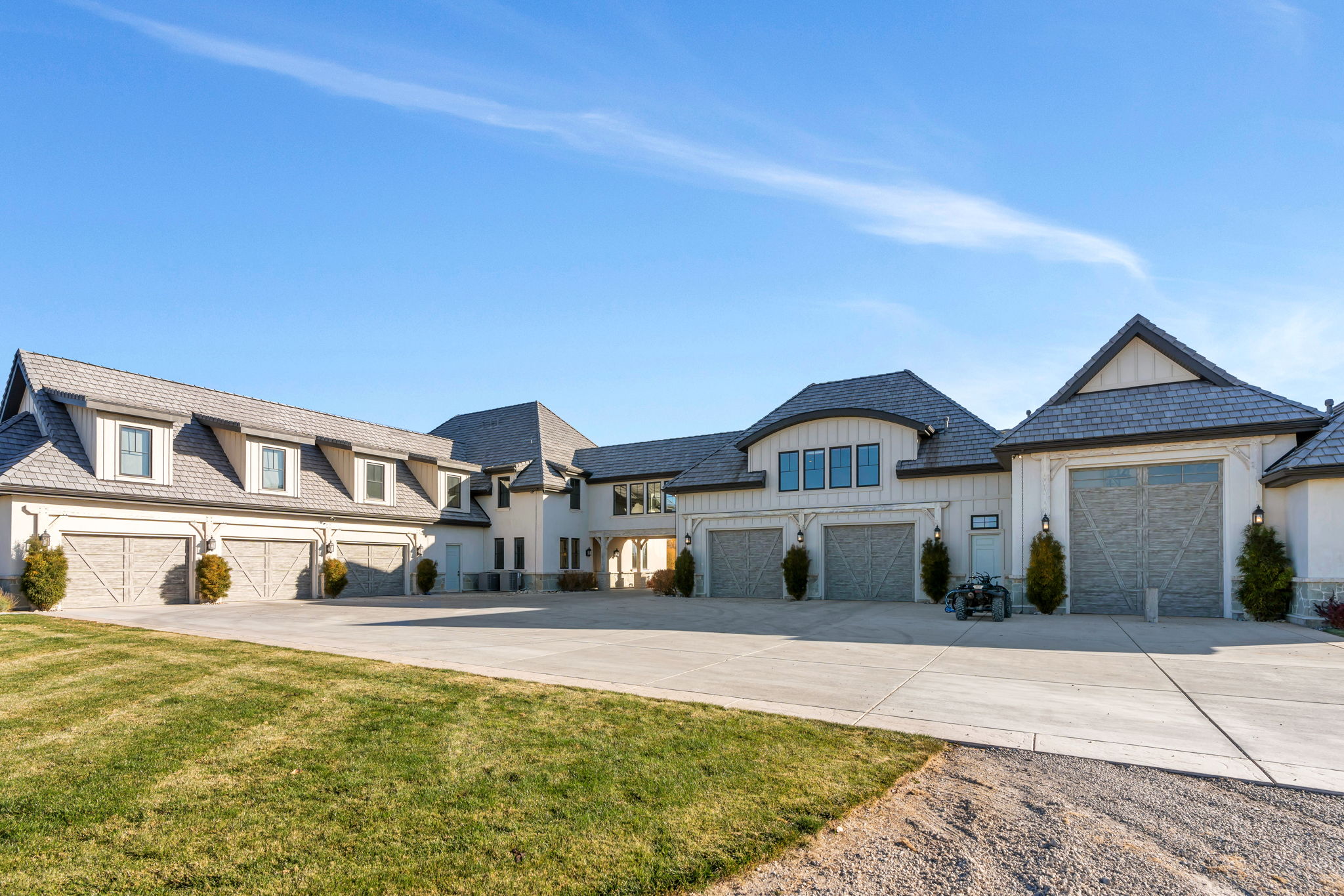 View of front of house featuring driveway and a front lawn