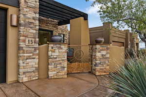 Gate featuring a pergola