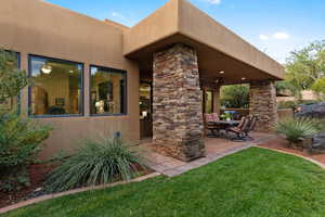 View of patio / terrace with ceiling fan