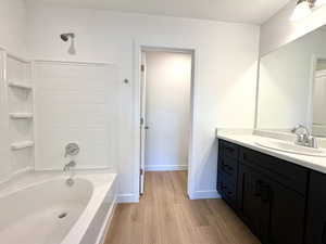 Main Bathroom with tub/shower