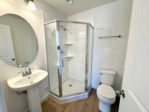 Bathroom attached to main floor flex room- perfect for bedroom/office/gym