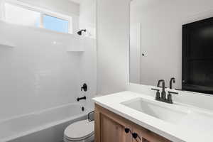 Full bath with vanity and tub / shower combination