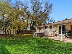 Fully Fenced Back Yard with a covered patio