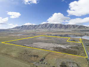 Aerial view of sparsely populated area with mountains