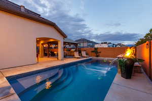 Shelf seating area in pool
