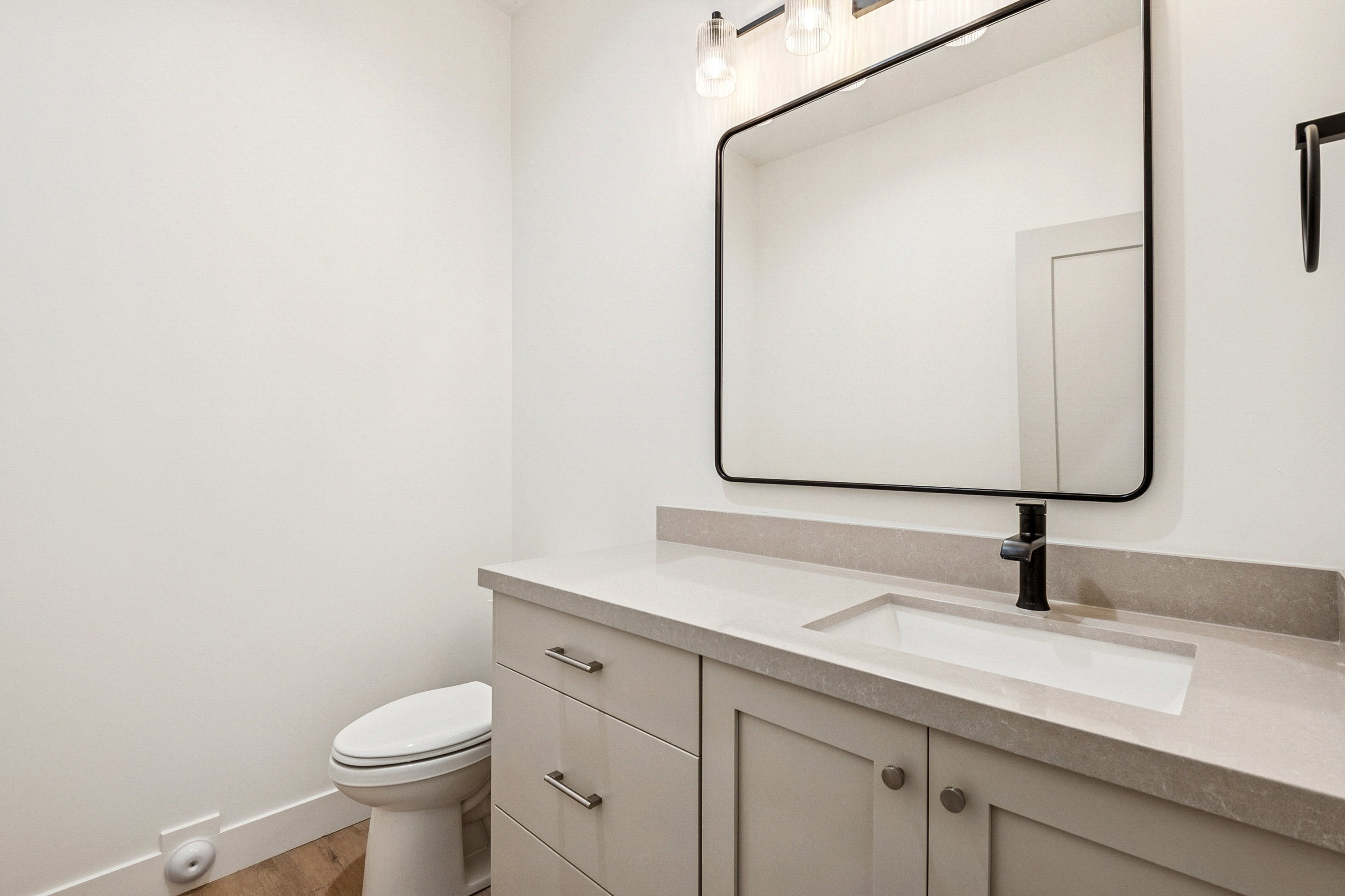 Main level 1/2 Bathroom (#3)