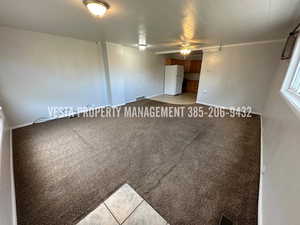 Unfurnished room featuring light colored carpet and ceiling fan