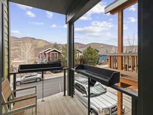 Balcony featuring a mountain view