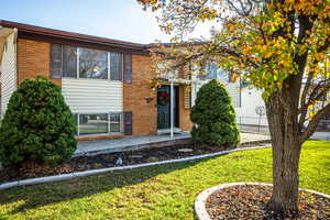 Split foyer home with brick siding
