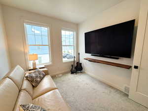 Great space for an additional living space, room, office and more!