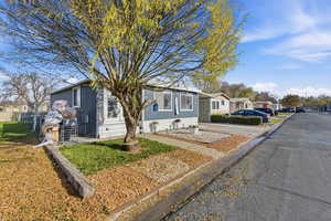 Manufactured / mobile home with a residential view