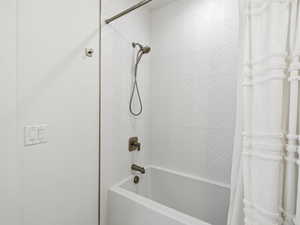 Full bathroom featuring shower / bath combo