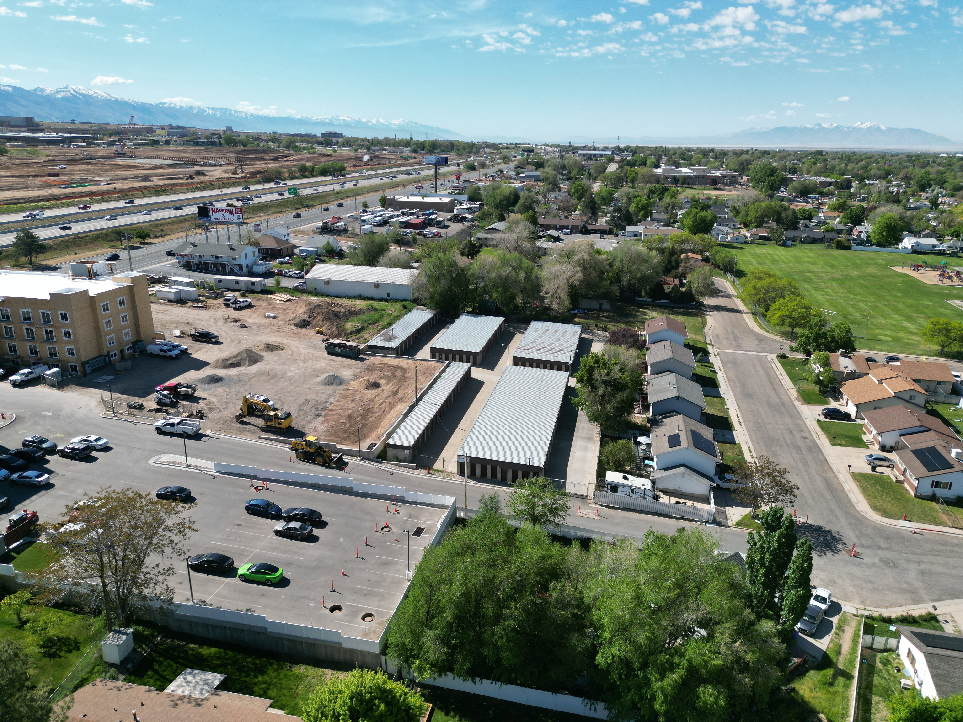 View of property location featuring mountains