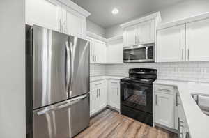 Kitchen comes with Self/Soft closing drawers and cabinets