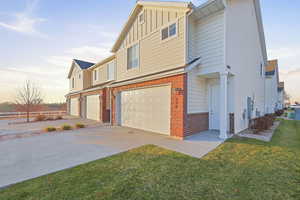 Exterior Front Entry