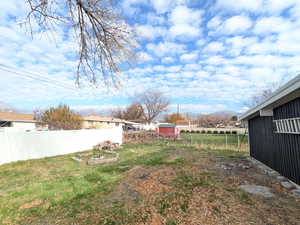 View of yard featuring an outdoor structure